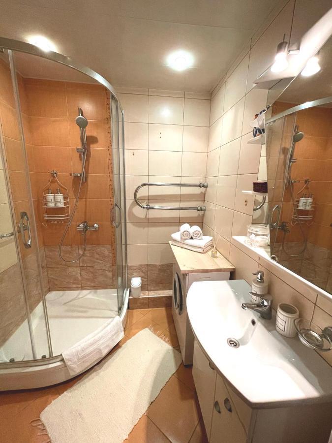 Cozy Lielvardes, Free Parking, Self Check-in Appartamento Riga